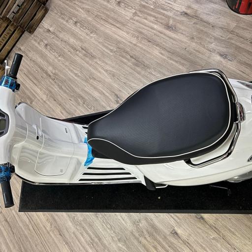 Vespa Sprint 125 Blanca KM0 [4]