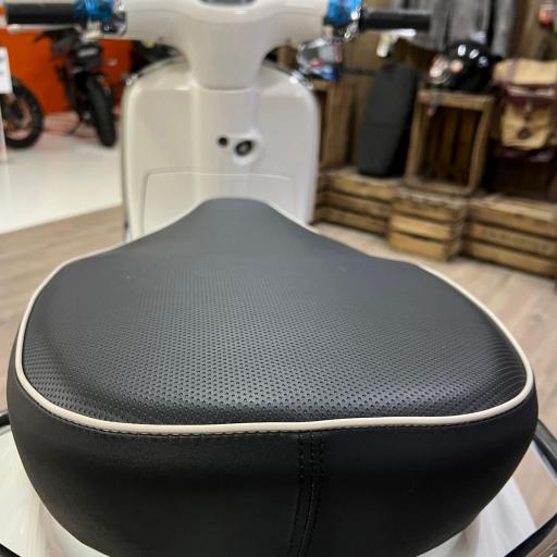 Vespa Sprint 125 Blanca KM0 [2]