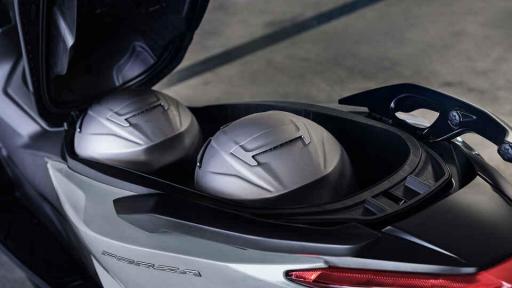 Honda Forza 125 - La Referencia del Lujo Urbano [1]