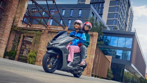 Honda PCX 125 - Agilidad, Estilo y Eficiencia Máxima