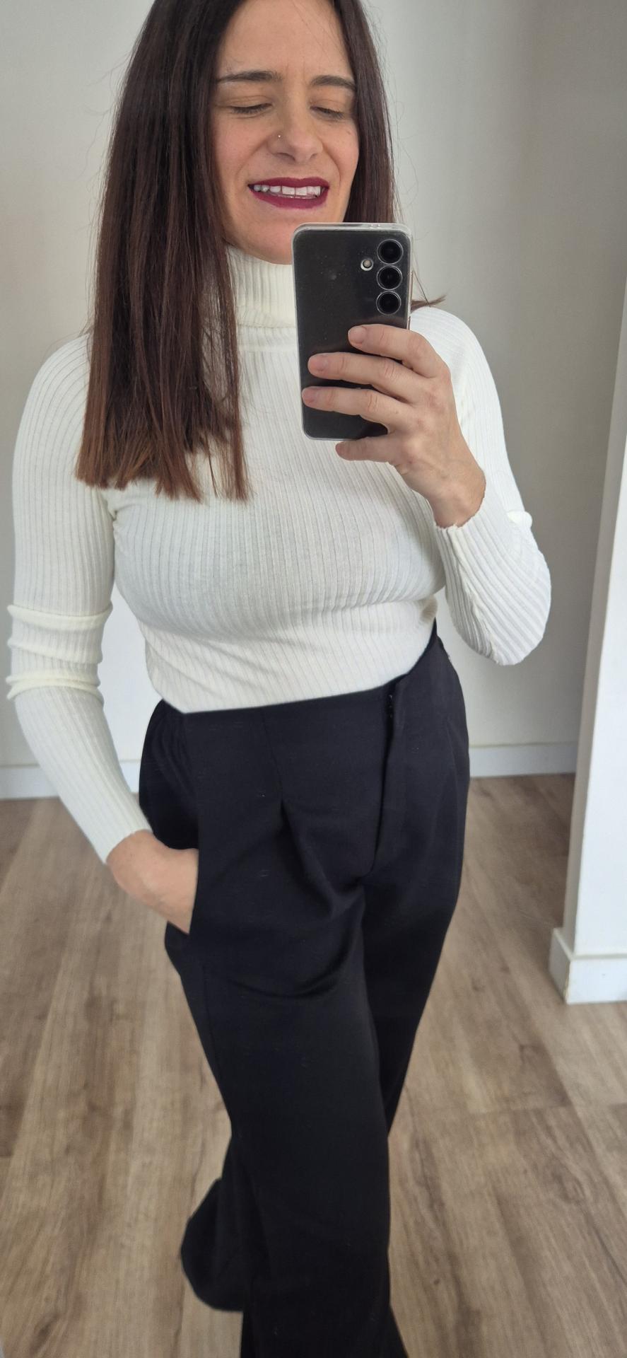 Básico Cuello Blanco