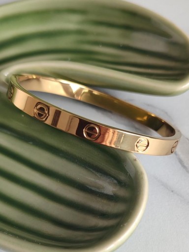 Pulsera Love Dorada 