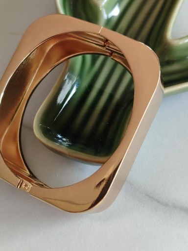 Pulsera cuadrada