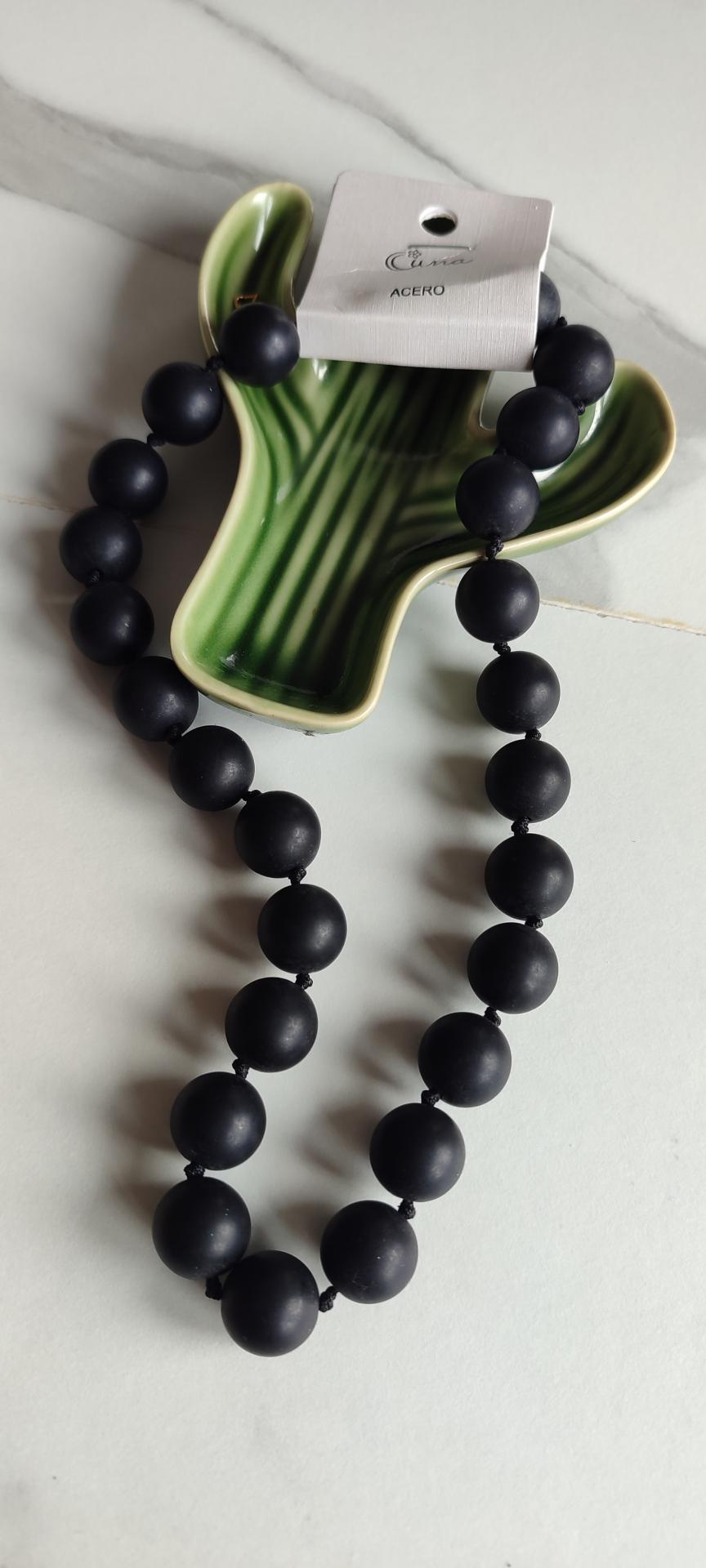 Collar Bolas Negro