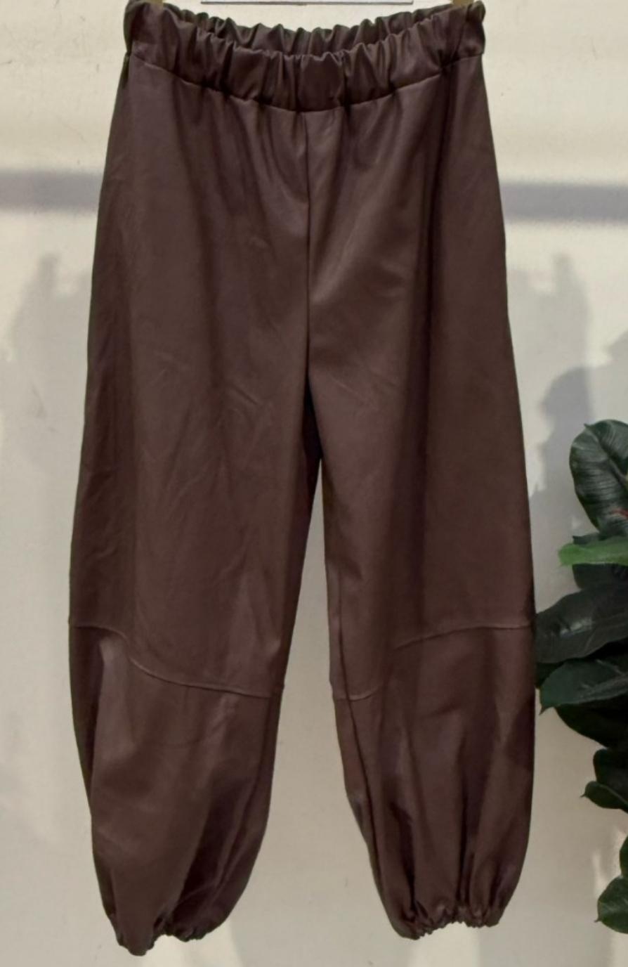 Pantalón efecto piel