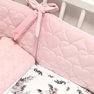 PIQUÉ VELVET ACOLCHADO CORAZÓN ROSA  [1]