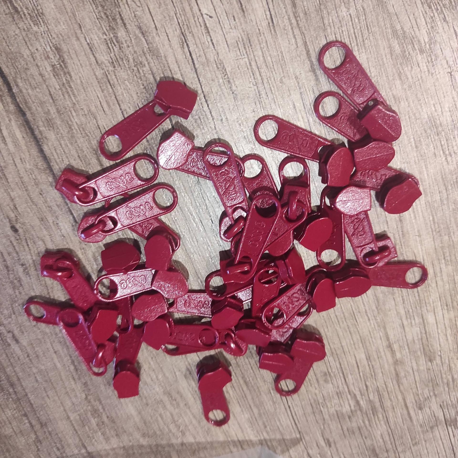 CURSOR PARA CREMALLERA NYLON DE 5 mm ROJO 548