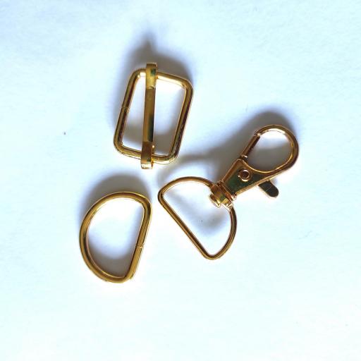 CONJUNTO 3 PIEZAS MOSQUETÓN Y ANILLAS DORADO 25 mm 