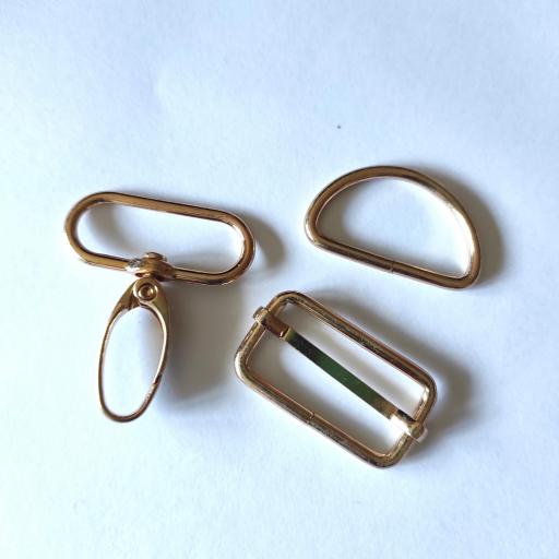 CONJUNTO 3 PIEZAS MOSQUETÓN Y ANILLAS DORADO 32 mm 