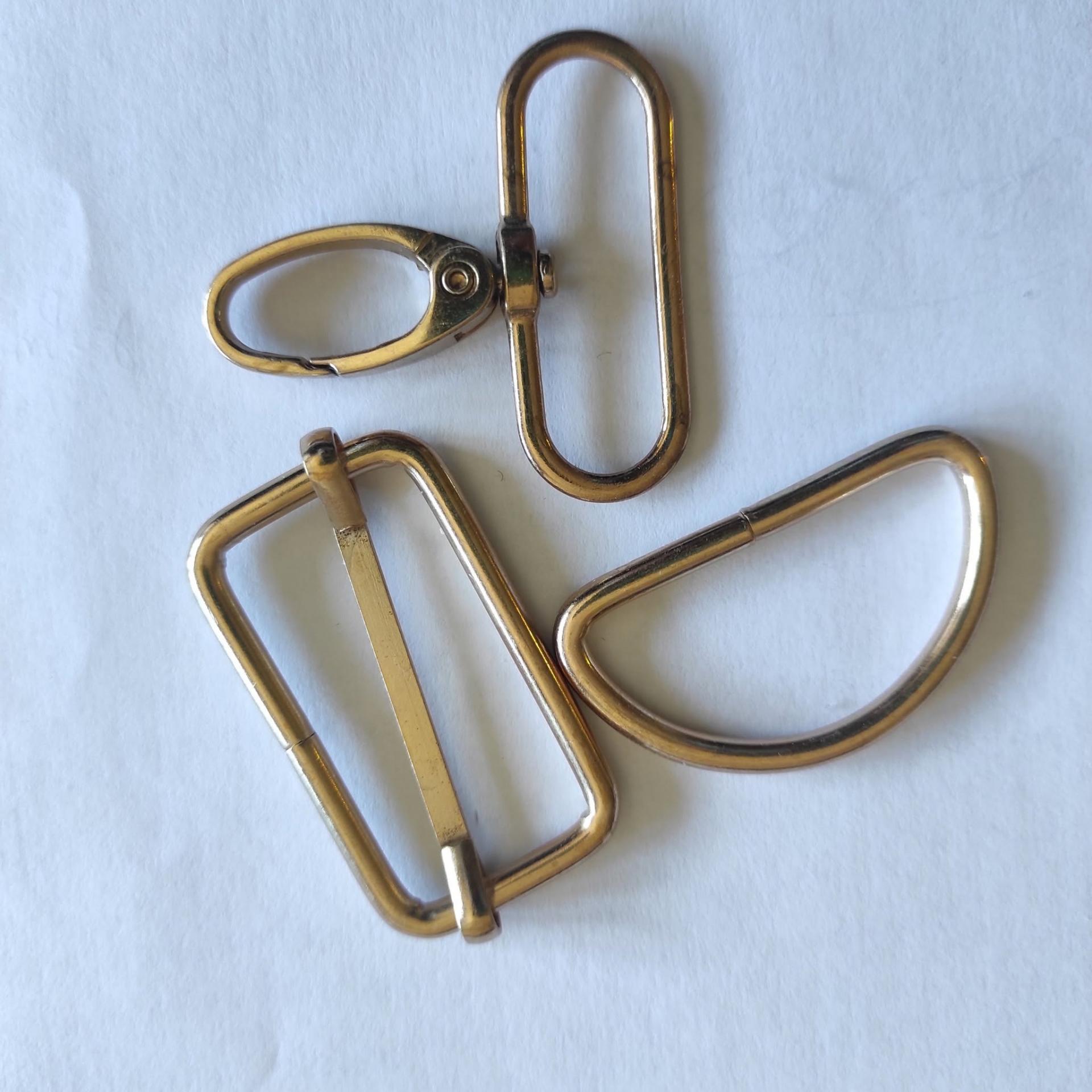 JUEGO DE MOSQUETONES PARA BOLSO METAL DORADO 40 mm