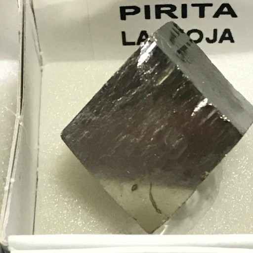 PIRITA CUBICA - LA RIOJA - en caja de colección 4x 4 cm [1]