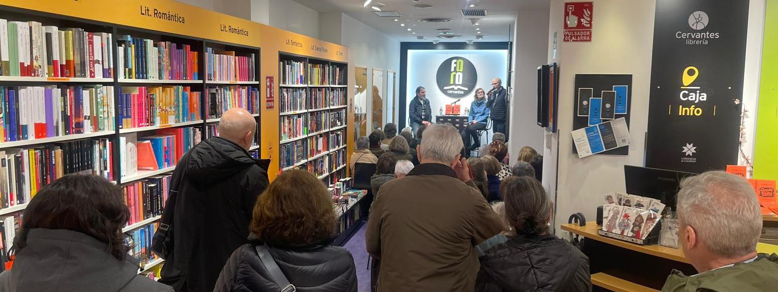 «Pequeños pasos para grandes poetas» en la Librería Cervantes de Oviedo