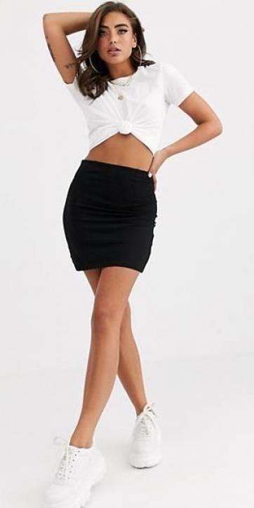 Minifalda negra con detalles