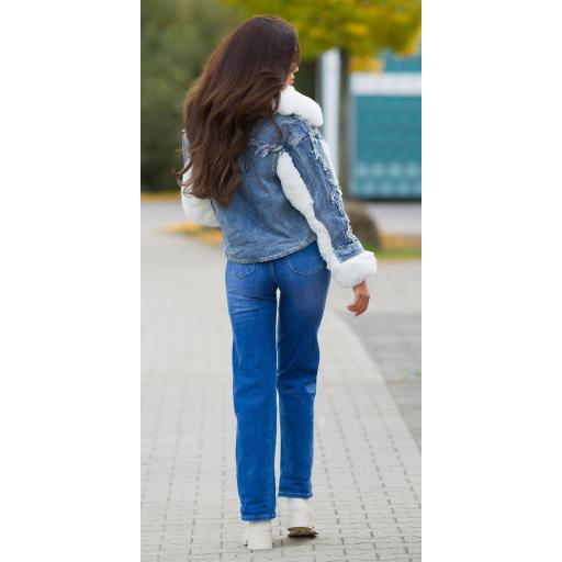 Jeans cintura alta y bota ancha azul [6]