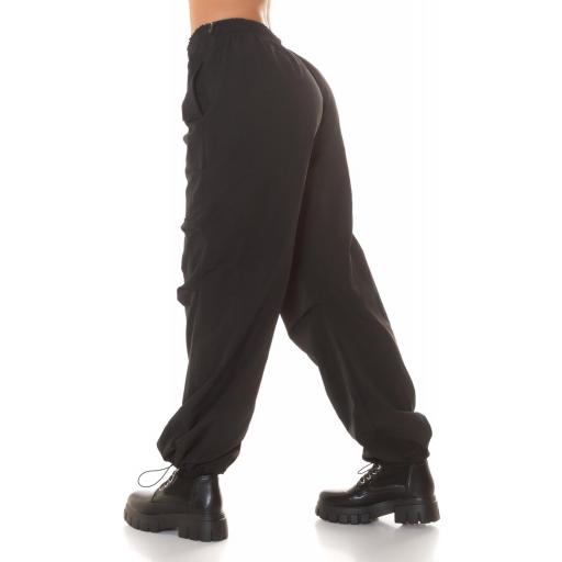 Pantalón negro oversize de mujer [2]