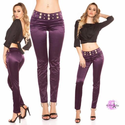 Pantalón púrpura con tela a rayas