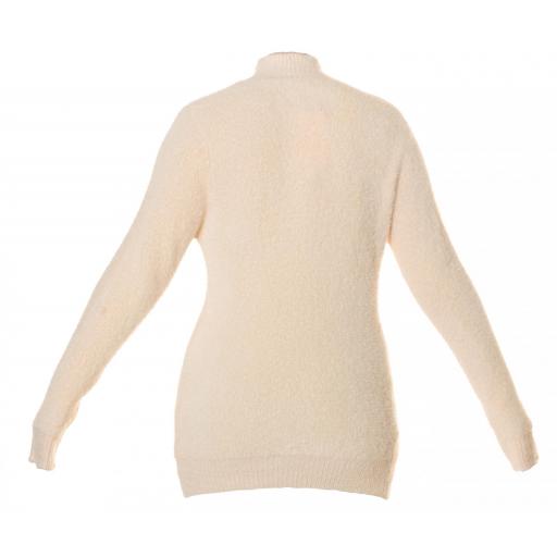 Suéter de cuello alto beige esponjoso [11]