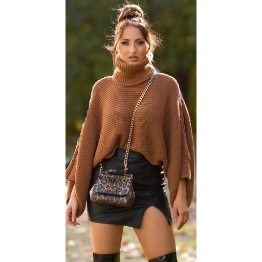 Suéter de moda con cuello alto marrón