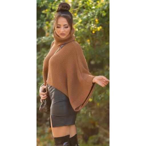 Suéter de moda con cuello alto marrón [1]