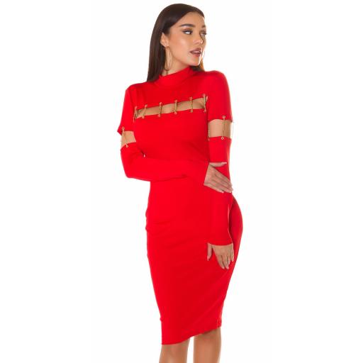 Vestido rojo con cadenas decorativas  [1]