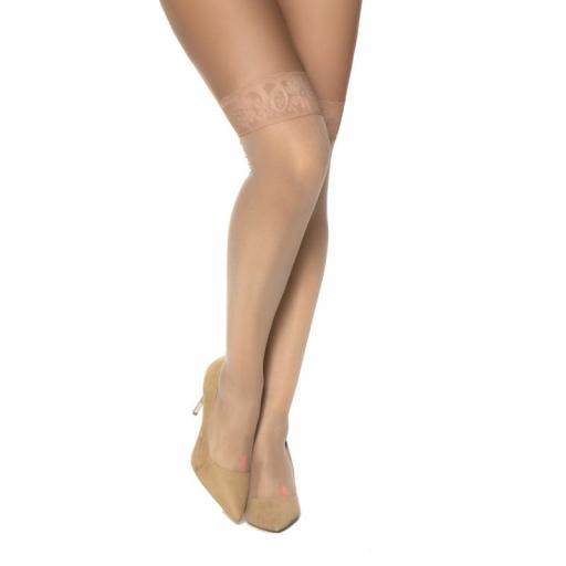 Medias nailon nude y costura rosa neón