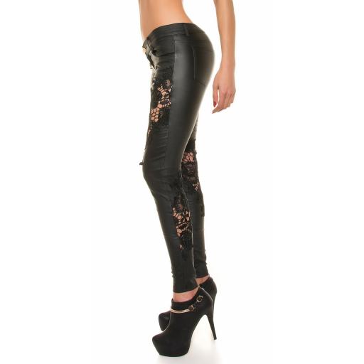 Pantalón de cuero ajustado con encaje [7]