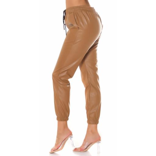 Pantalón jogger cuero capuchino [1]