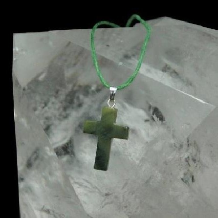 Colgante Cruz de Jade Canadiense