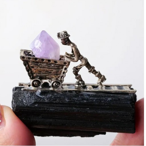 Minero con Amatista sobre Turmalina [1]
