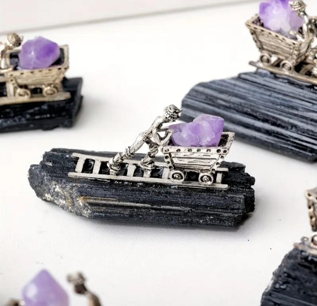 Minero con Amatista sobre Turmalina