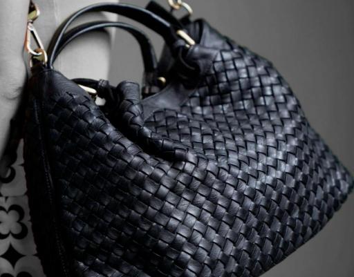 BOLSO PIEL SUAVE REJILLA GRANDE NEGRO [1]