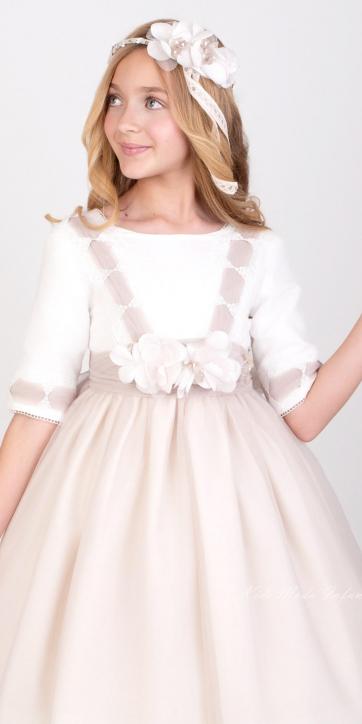 Vestido de Comunión Nekenia 2621815 con fajín de tul camel – Colección 2026 [2]