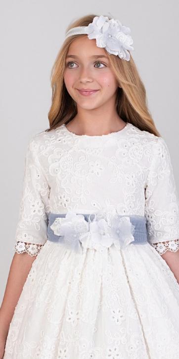 Vestido de Comunión Nekenia 2621814 Blanco con Fajín Azul Empolvado – Colección Comunión 2026 [1]