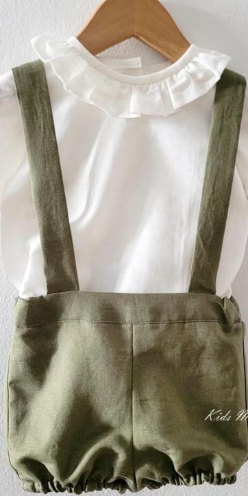 Conjunto bebe niño camisa canastilla y peto con tirantes verde oliva de Eva Martinez Artesanía [7]
