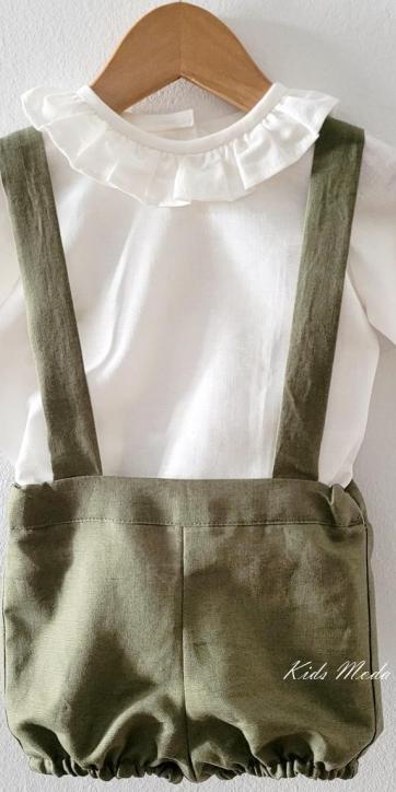 Conjunto bebe niño camisa canastilla y peto con tirantes verde oliva de Eva Martinez Artesanía [6]