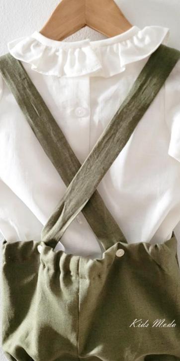 Conjunto bebe niño camisa canastilla y peto con tirantes verde oliva de Eva Martinez Artesanía [4]