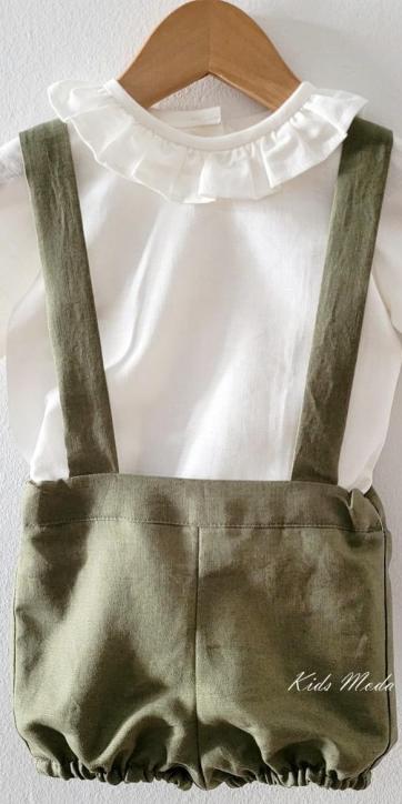 Conjunto bebe niño camisa canastilla y peto con tirantes verde oliva de Eva Martinez Artesanía [0]