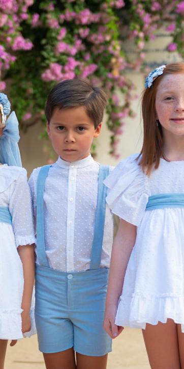 Conjunto ceremonia niño camisa plumeti y bermuda con tirantes azul de Eva Martinez Artesania [1]