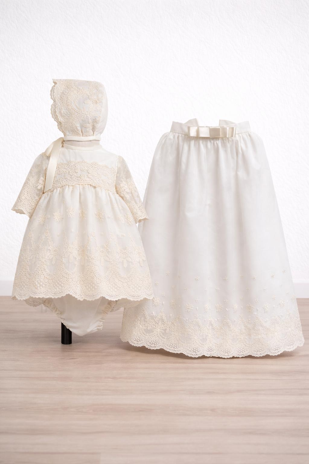 Faldón de Bautizo Bebé Desmontable de Tul Bordado con Jesusito, Capota y Braguita – 4 Piezas | Fabricación Española