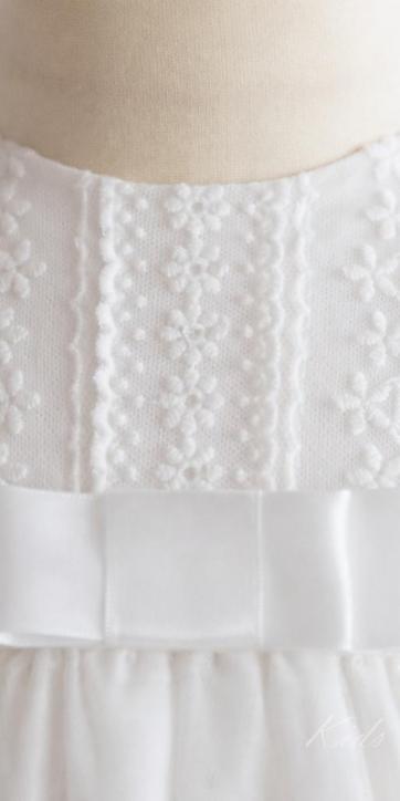 Faldón de bautizo para bebé en tul blanco con lazo blanco manga corta – Familia 2 | Eva Martínez Artesanía | Kids Moda Infantil [4]
