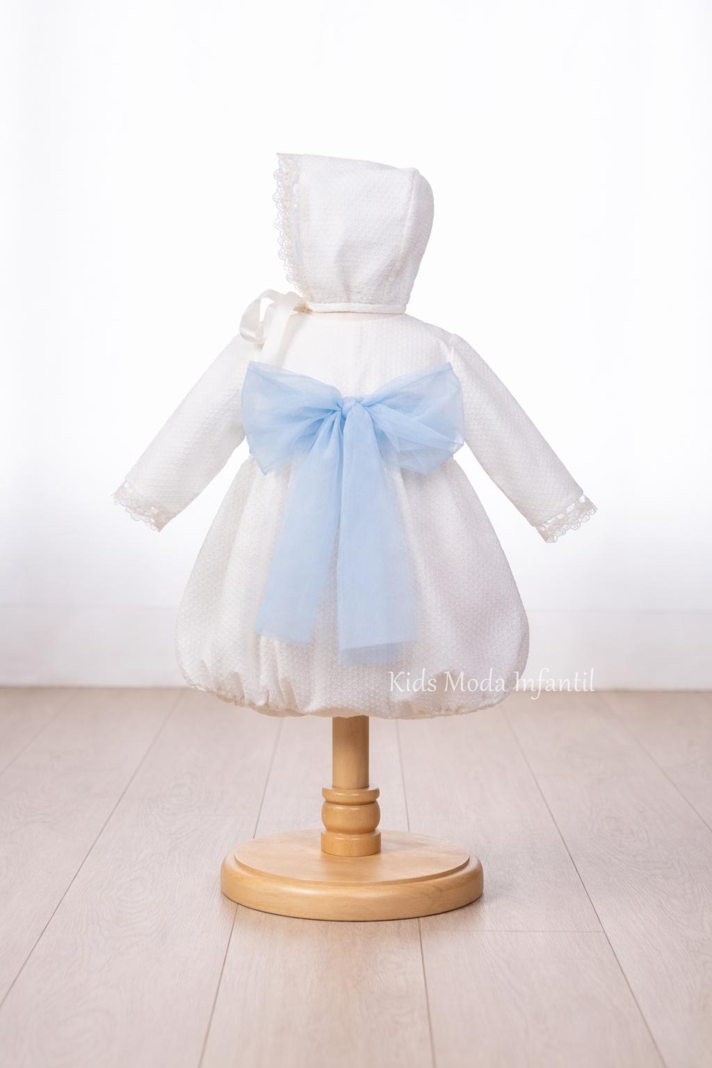 Pelele de Bautizo para Bebé en Tejido Beige Estampado con Lazo de Tul Azul y Capota – Fabricación Española