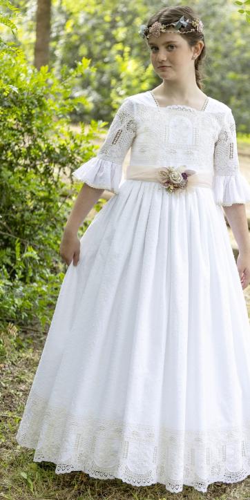 Vestido comunión niña batista bordada beige con fajín rosa asalmonado Miguel Serrano Comunión 4656