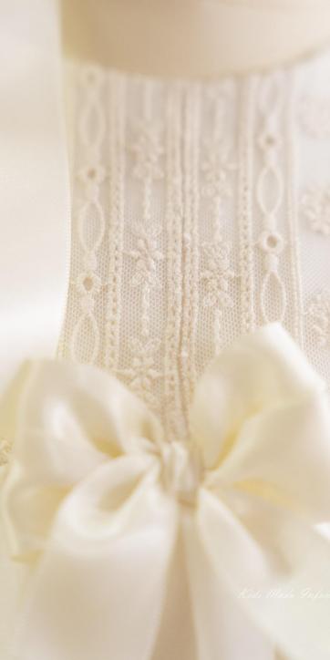 Faldón de bautizo para bebé en plumeti cristal beige con lazo beige manga corta – Familia 7 | Eva Martínez Artesanía | Kids Moda Infantil [6]