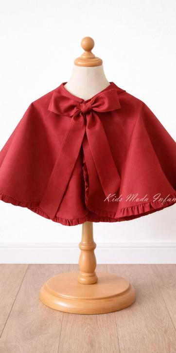 Capa ceremonia niña sarga burdeos de Eva Martínez Artesanía