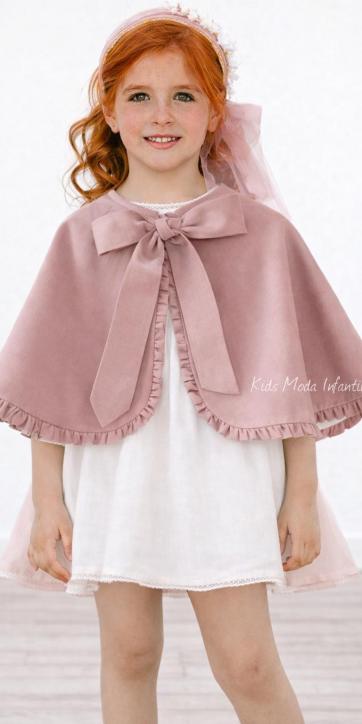 Vestido infantil de ceremonia y arras en blanco roto con fajín de tul rosa empolvado | Eva Martínez Artesanía [1]