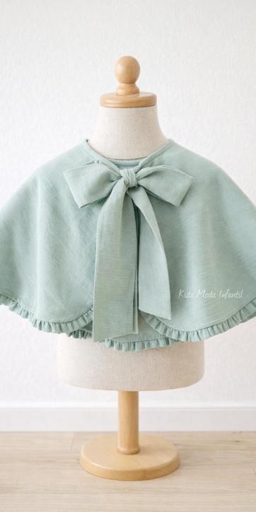 Capa ceremonia niña verde agua de Eva Martínez Artesanía [2]