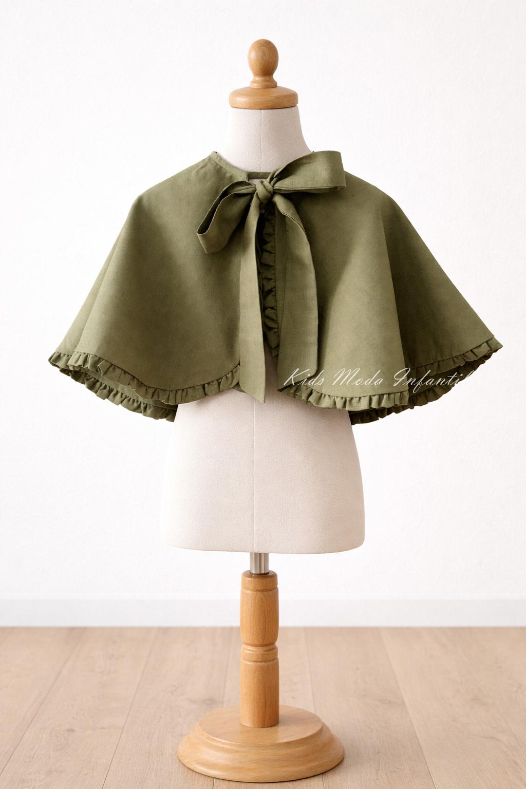 Capa ceremonia niña lino verde oliva de Eva Martínez Artesanía - Personalizable en colores