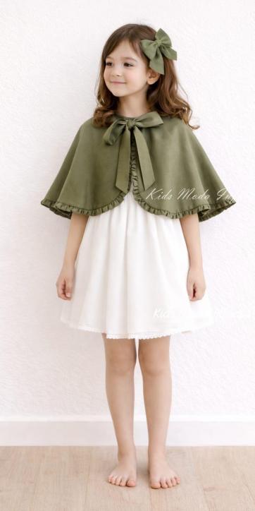 Capa ceremonia niña lino verde oliva de Eva Martínez Artesanía - Personalizable en colores [4]