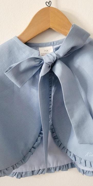 Capa ceremonia niña lino azul de Eva Martínez Artesanía - Personalizable en colores [3]