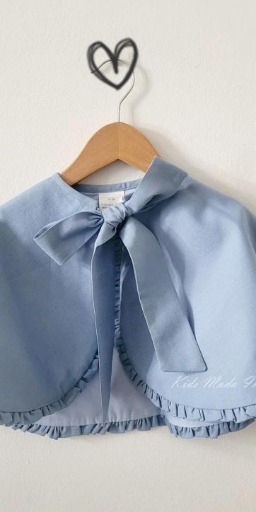 Capa ceremonia niña lino azul de Eva Martínez Artesanía - Personalizable en colores